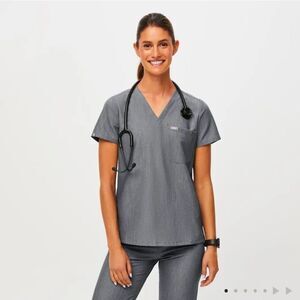 Figs Catarina One Pocket Scrub Top Graphite Small